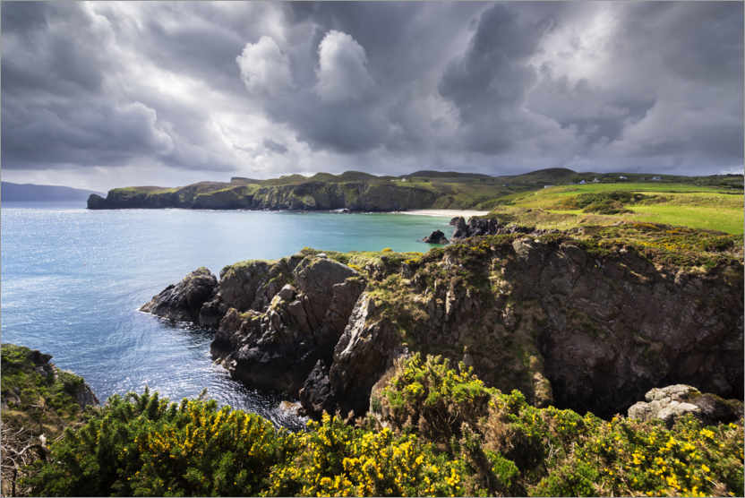 Poster Threatening clouds over the coast and bays of Ireland